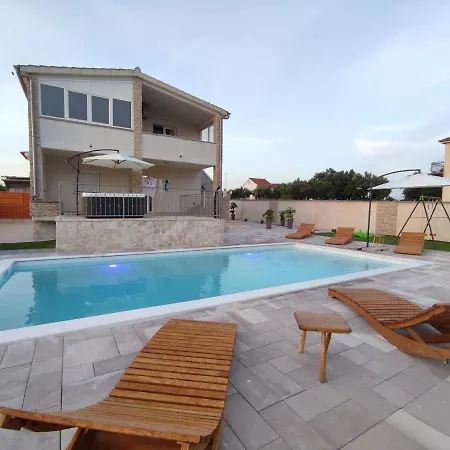 Villa Salt Bazen,Jacuzzy וילה