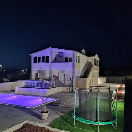 Villa Salt Bazen,Jacuzzy *