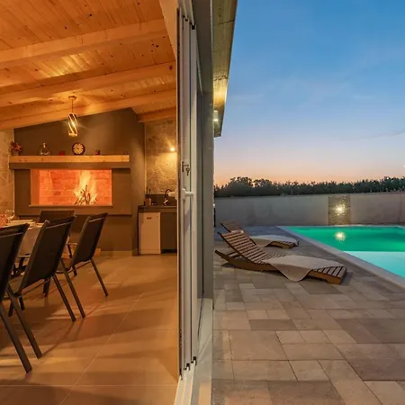 Villa Salt Bazen,Jacuzzy * Sukošan