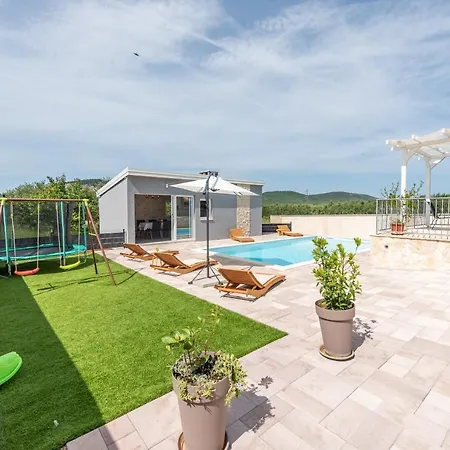 Villa Salt Bazen,Jacuzzy * Sukošan