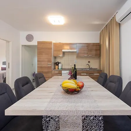 וילה Villa Salt Bazen,Jacuzzy *