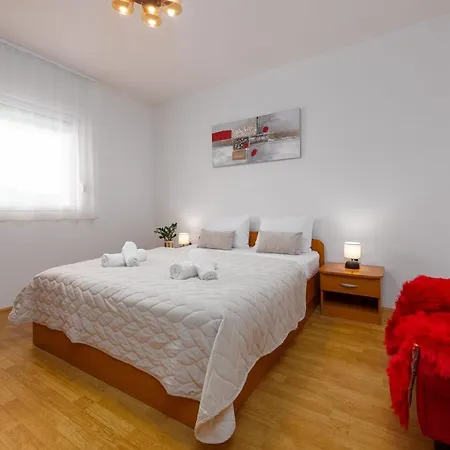 Salt Bazen,jacuzzy * Sukošan