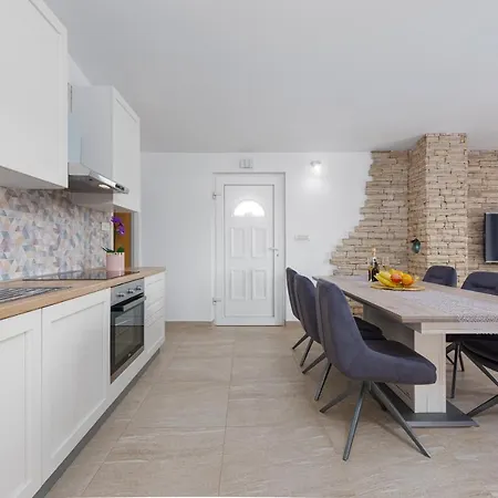 וילה Villa Salt Bazen,Jacuzzy