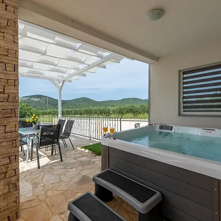 빌라 Bazen,jacuzzy *