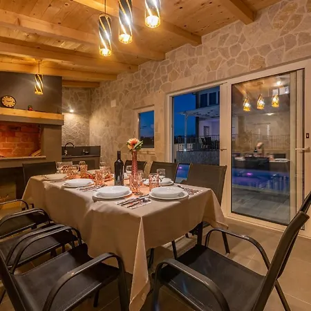 וילה Villa Salt Bazen,Jacuzzy Sukošan