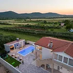Villa Bazen,jacuzzy *