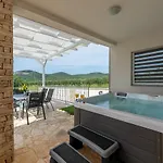 Villa Bazen,jacuzzy *