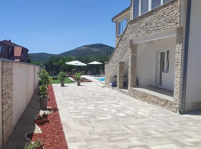 Bazen,jacuzzy Villa Sukošan